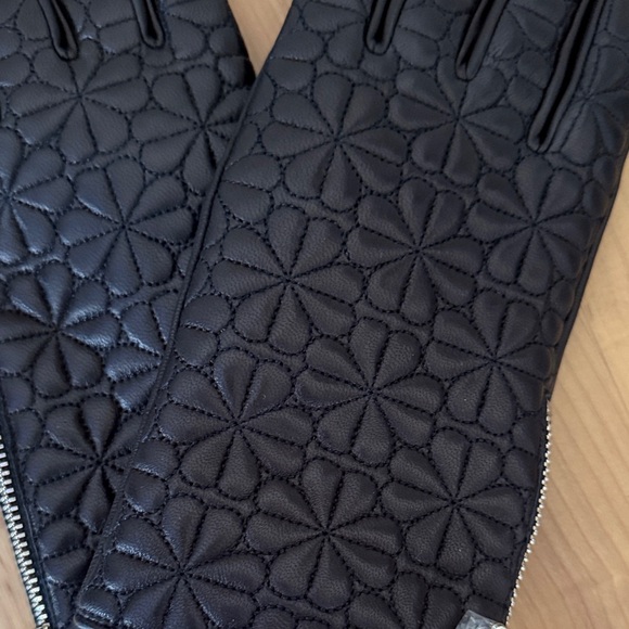 Kate Spade Floral Quilted Black Gloves-New! - Picture 4 of 8